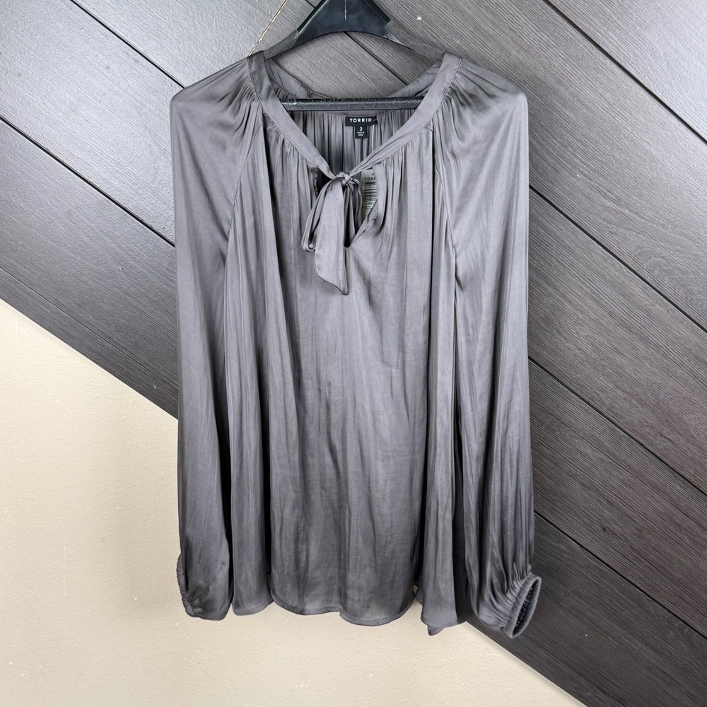 Torrid Women's 3X Gray Satin Tie Front Peasant Blouse Long Sleeve Plus Size NWT